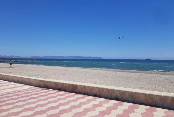 kitesurfing in Playa Costa Cabana