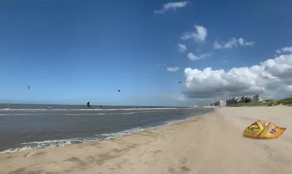 kitesurfing in Evenementenstrand