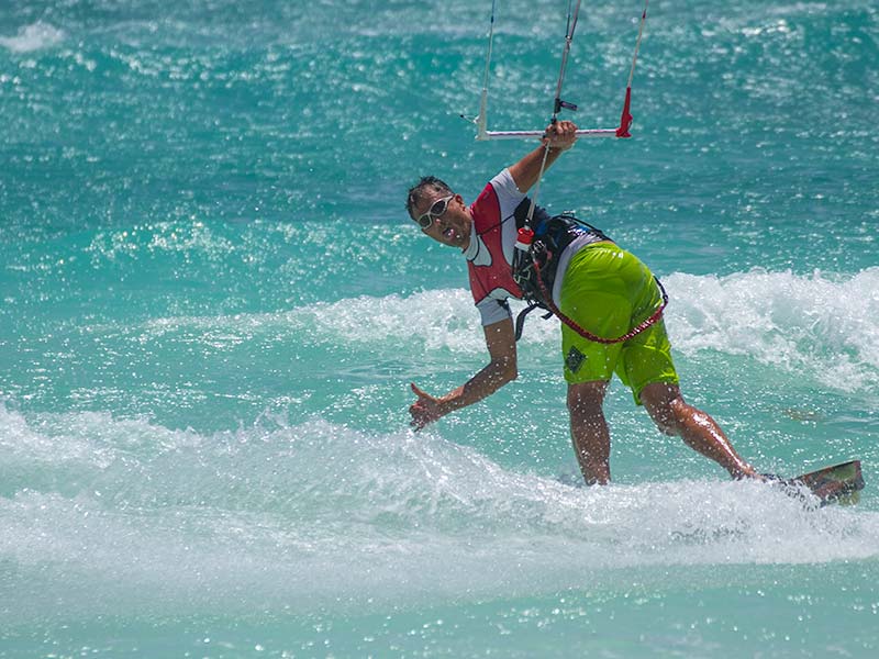 Gabriel-kitesurfing-blind